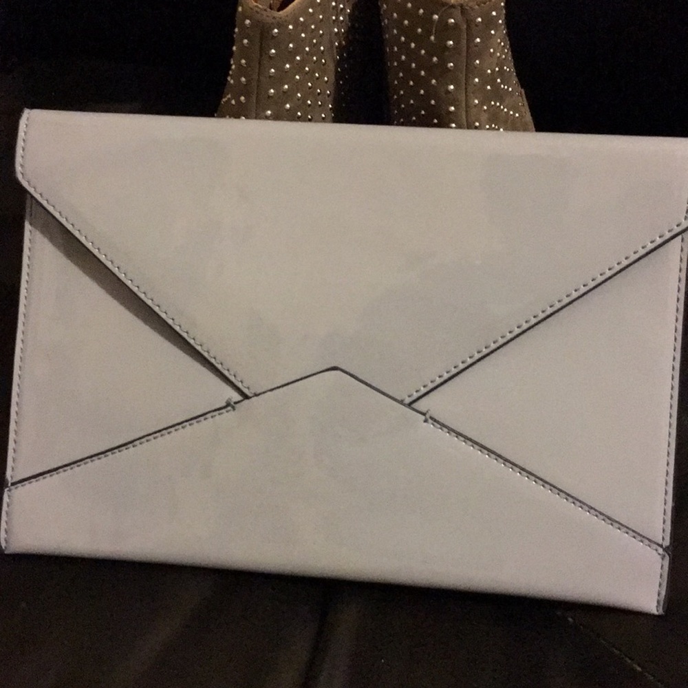 Drop the mic in a soft blue clutch 🎤 - Picture 7 of 8
